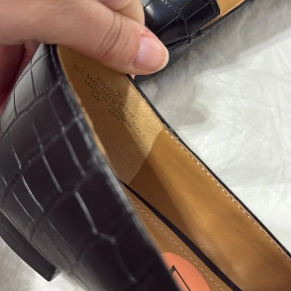 Women’s Nine West Black Faux Alligator Leather Loafer flats. Size 7. - Picture 4 of 11